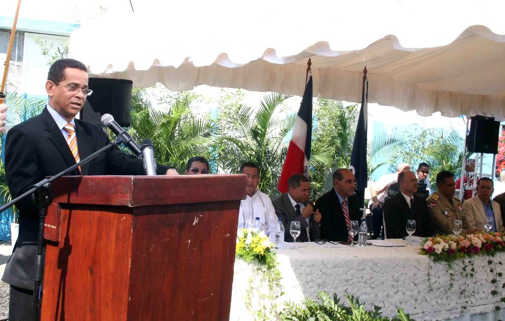 El senador de Espaillat, José Rafael Vargas, pronuncia su discurso en el acto de clausura de la Fortaleza 2 de Mayo